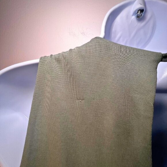 ASTR THE LABEL Easy Twist Waist Sage Green V-Neck Jumpsuit Size XS - Picture 8 of 9